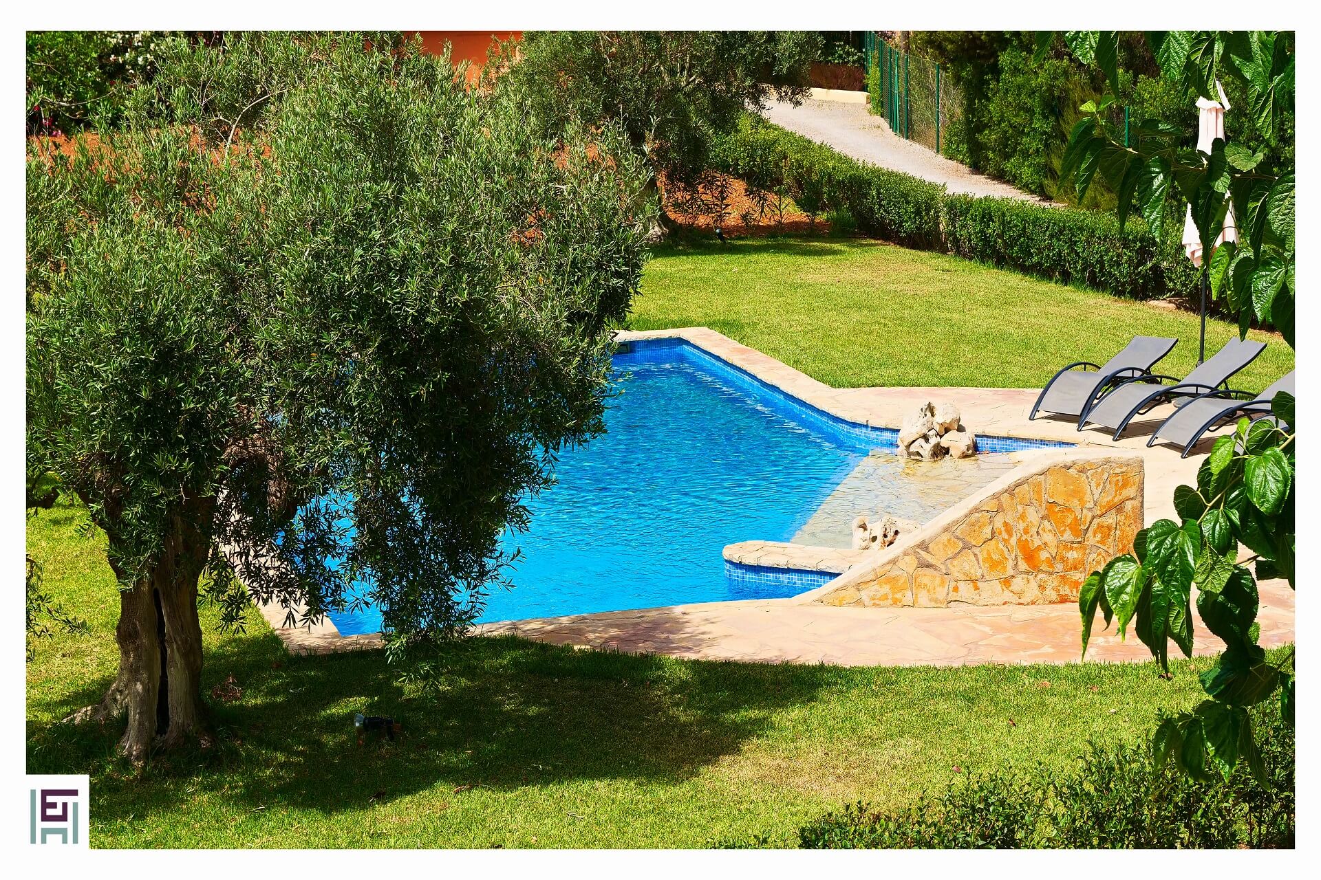 Finca C. Rosita - Swimming pool with lawn