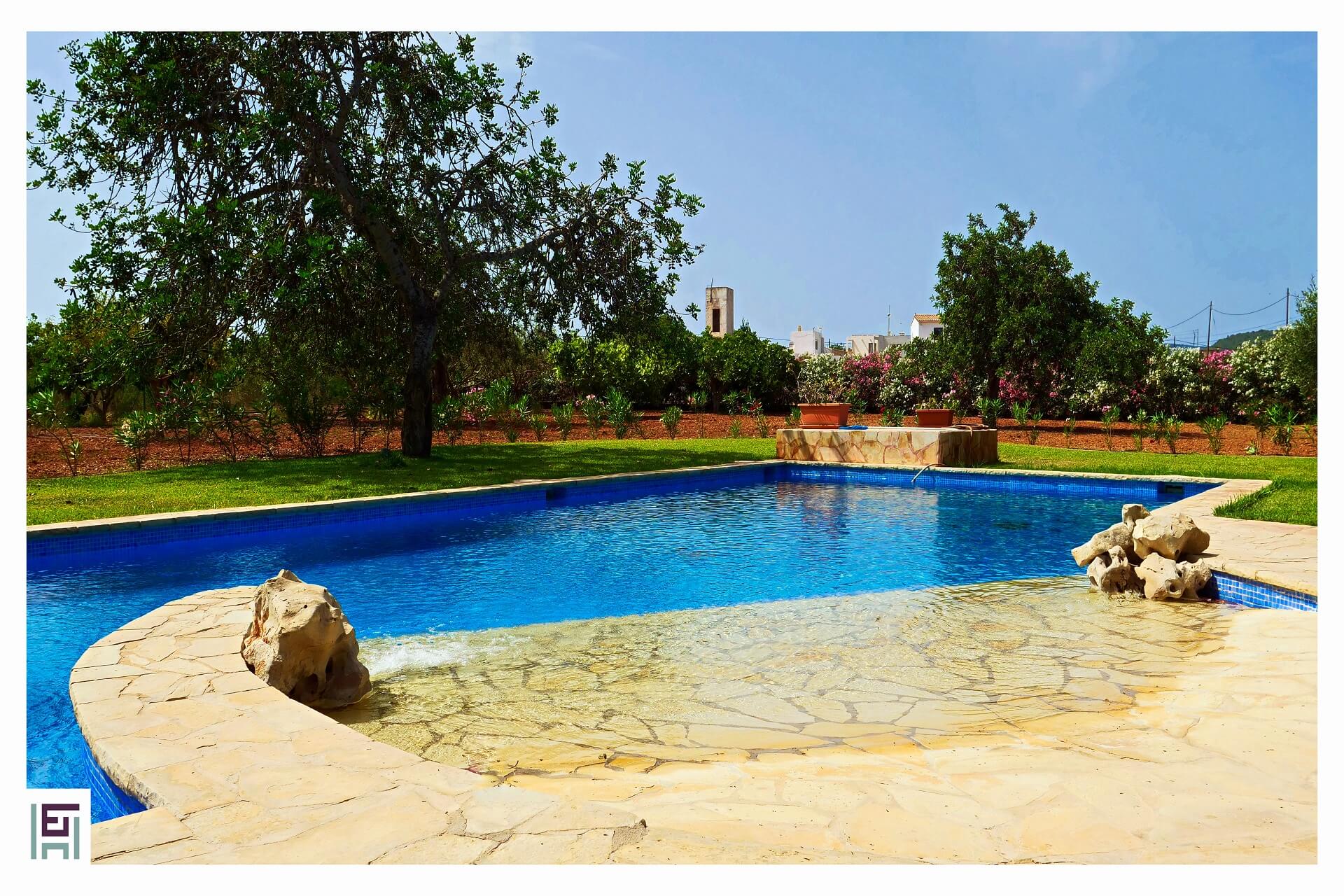 Finca C. Rosita -  Swimming pool with lawn
