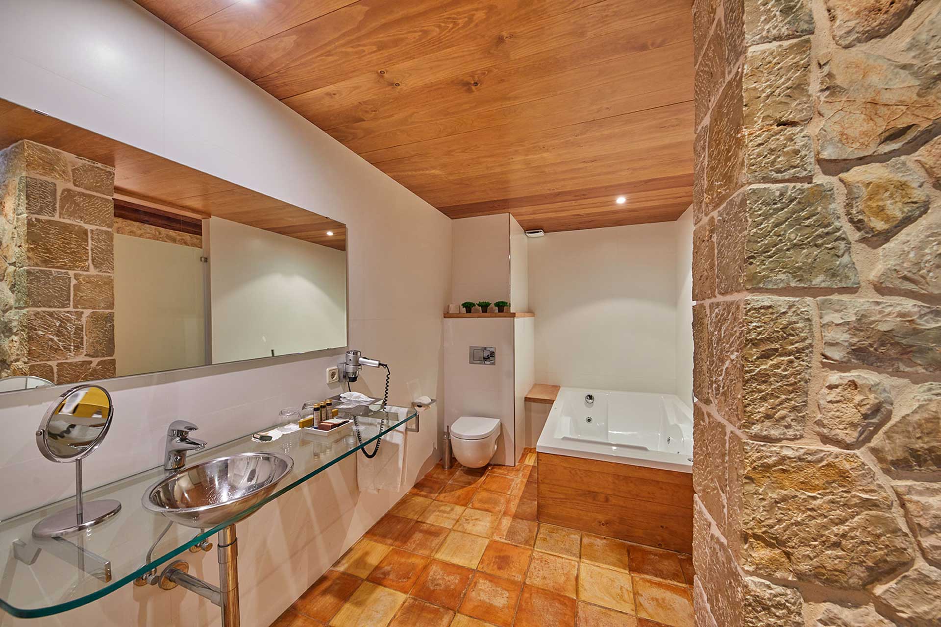 Finca-Hotel Cas Comte - Luxury Suite with en suite bathroom