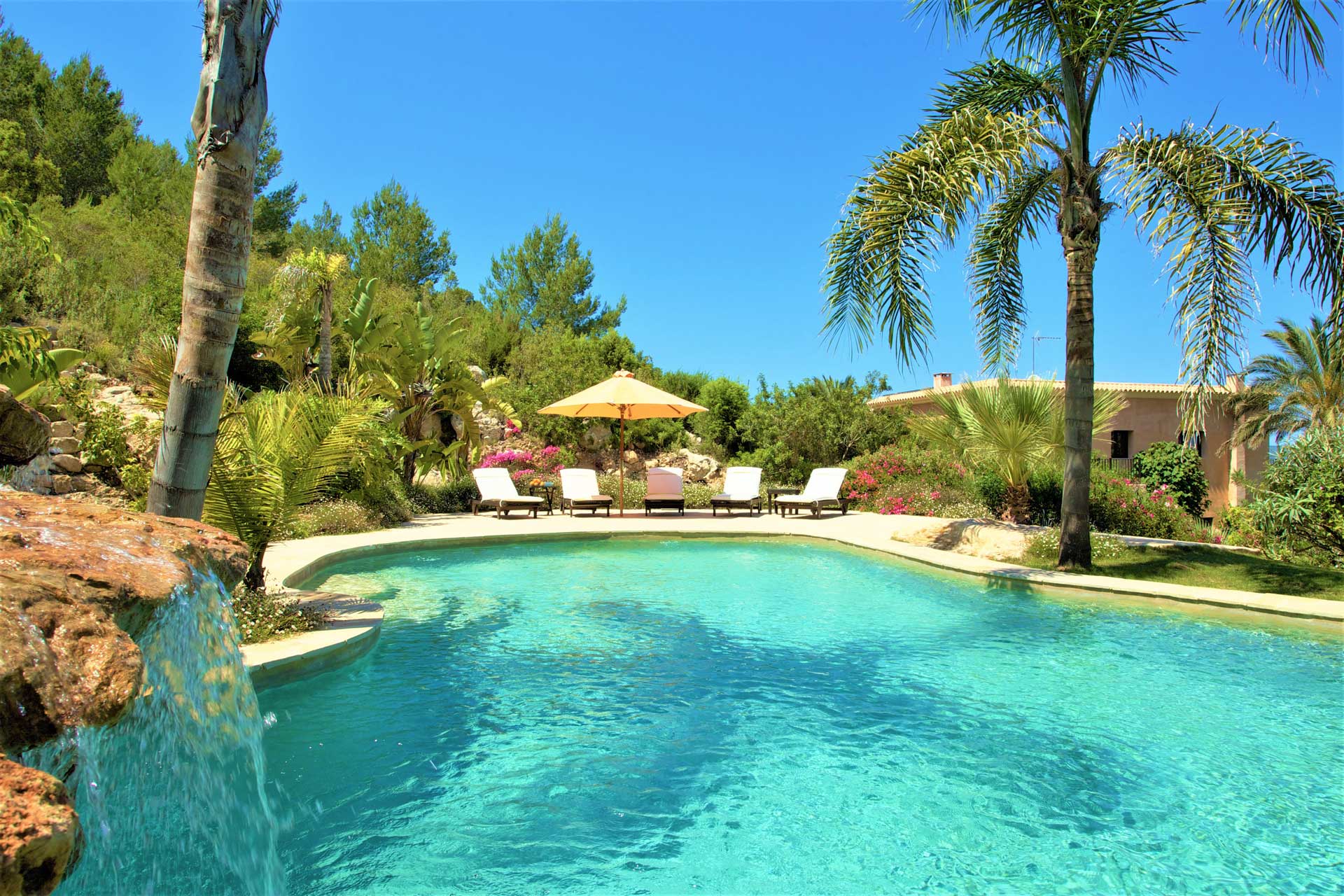 Villa K IBIZA - Swimmingpool mit Sonnenterrasse