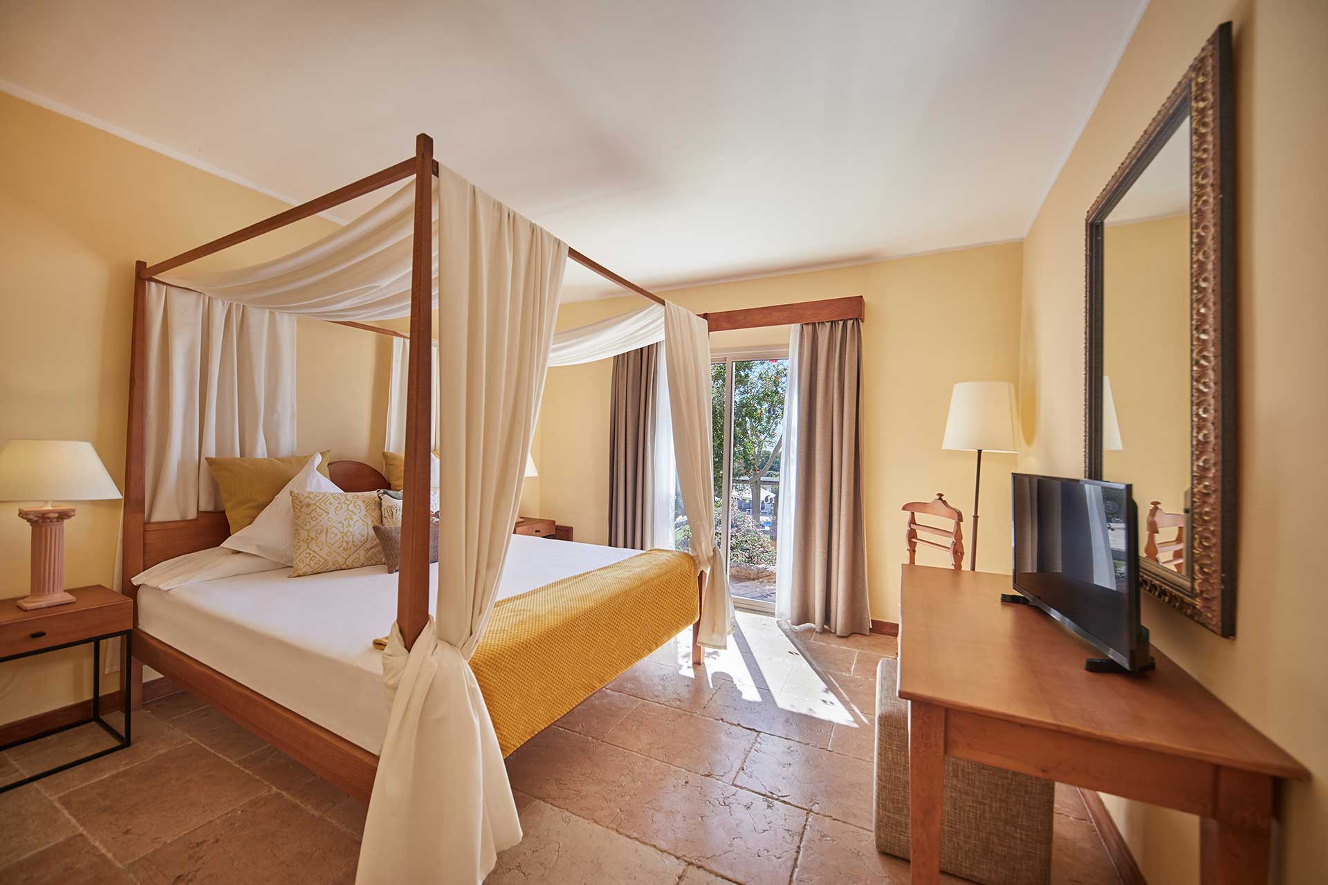 Finca-Hotel Sentido Pula Suites - Bali-Bett Suite