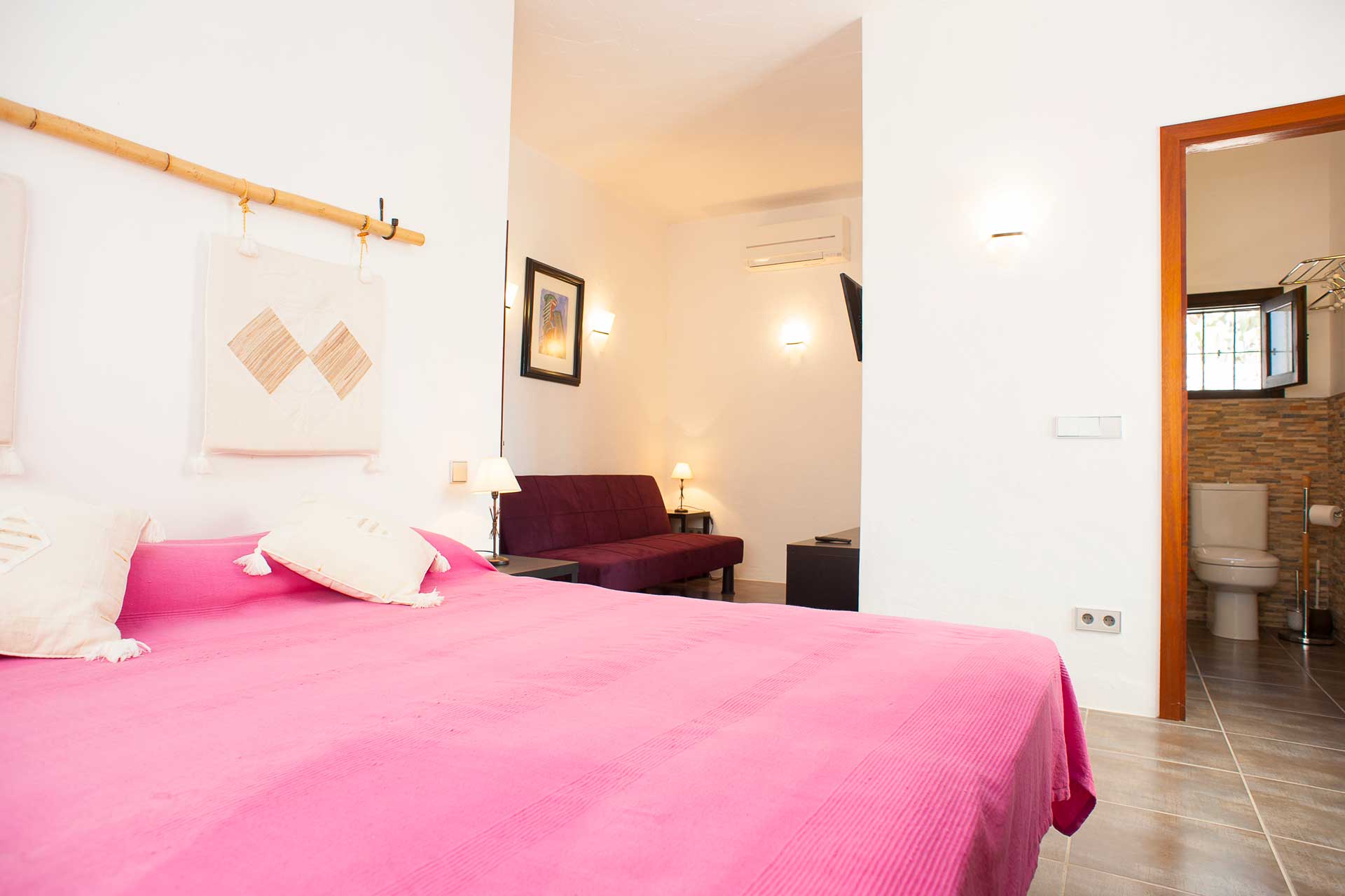 Finca Can Gall Ibiza - Bedroom with en suite bathroom