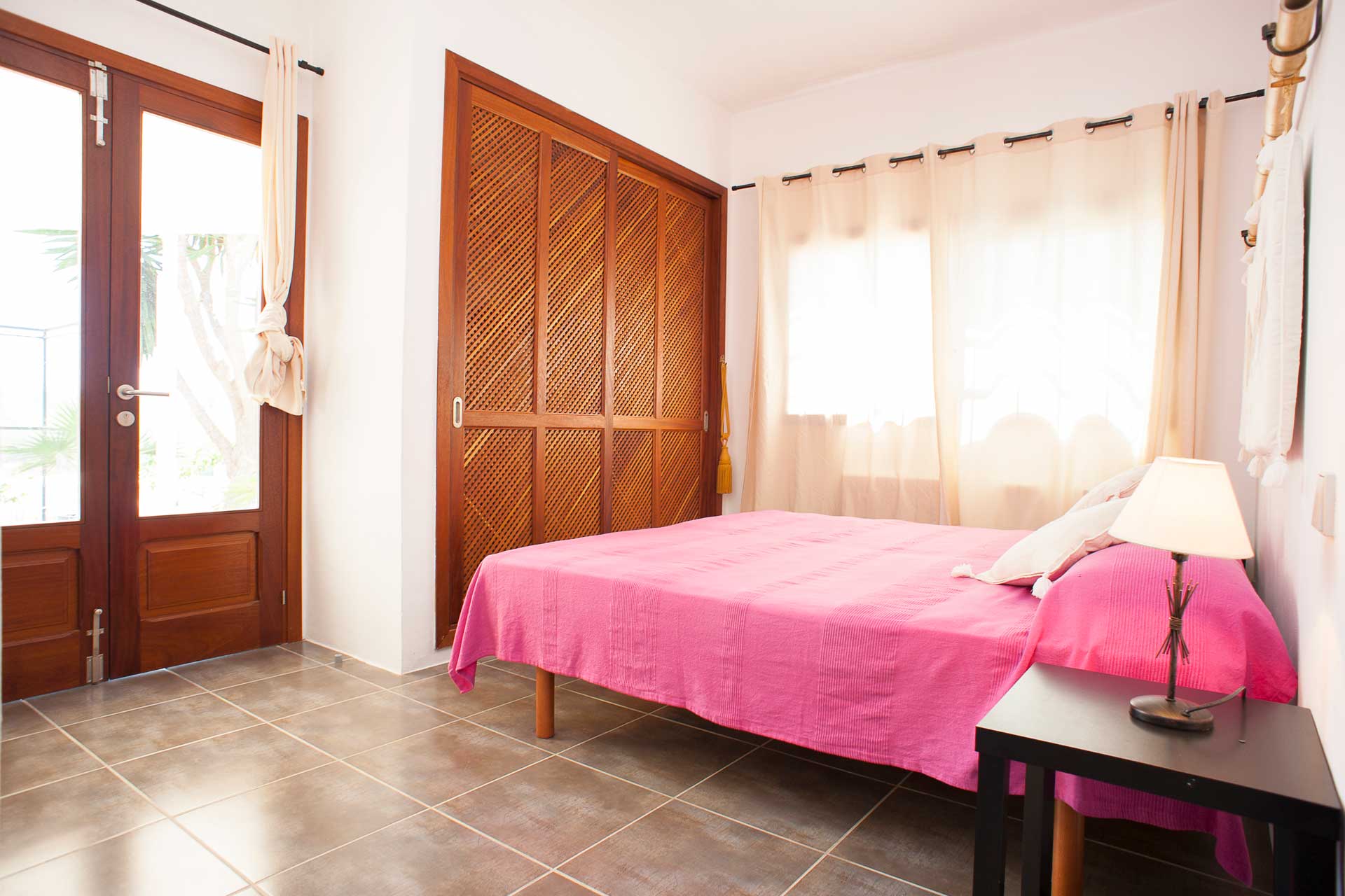 Finca Can Gall Ibiza - Bedroom with en suite bathroom