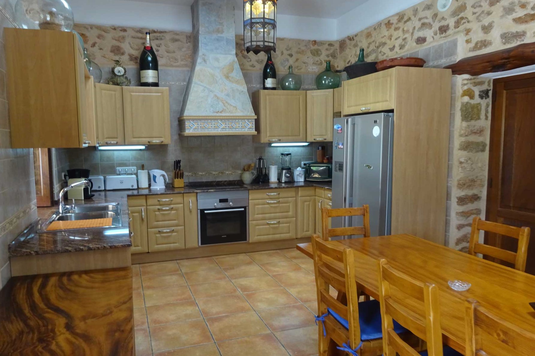 Finca Can C. Ibiza - Kitchen with dining area