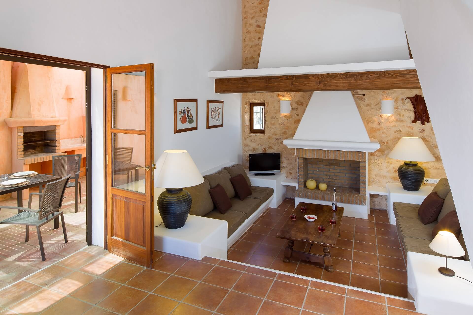 Villa CASES N4 - Wohnzimmer mit Kamin